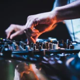 DJs aufgepasst: Twitch plant Einnahmenteilung für DJ-Streams